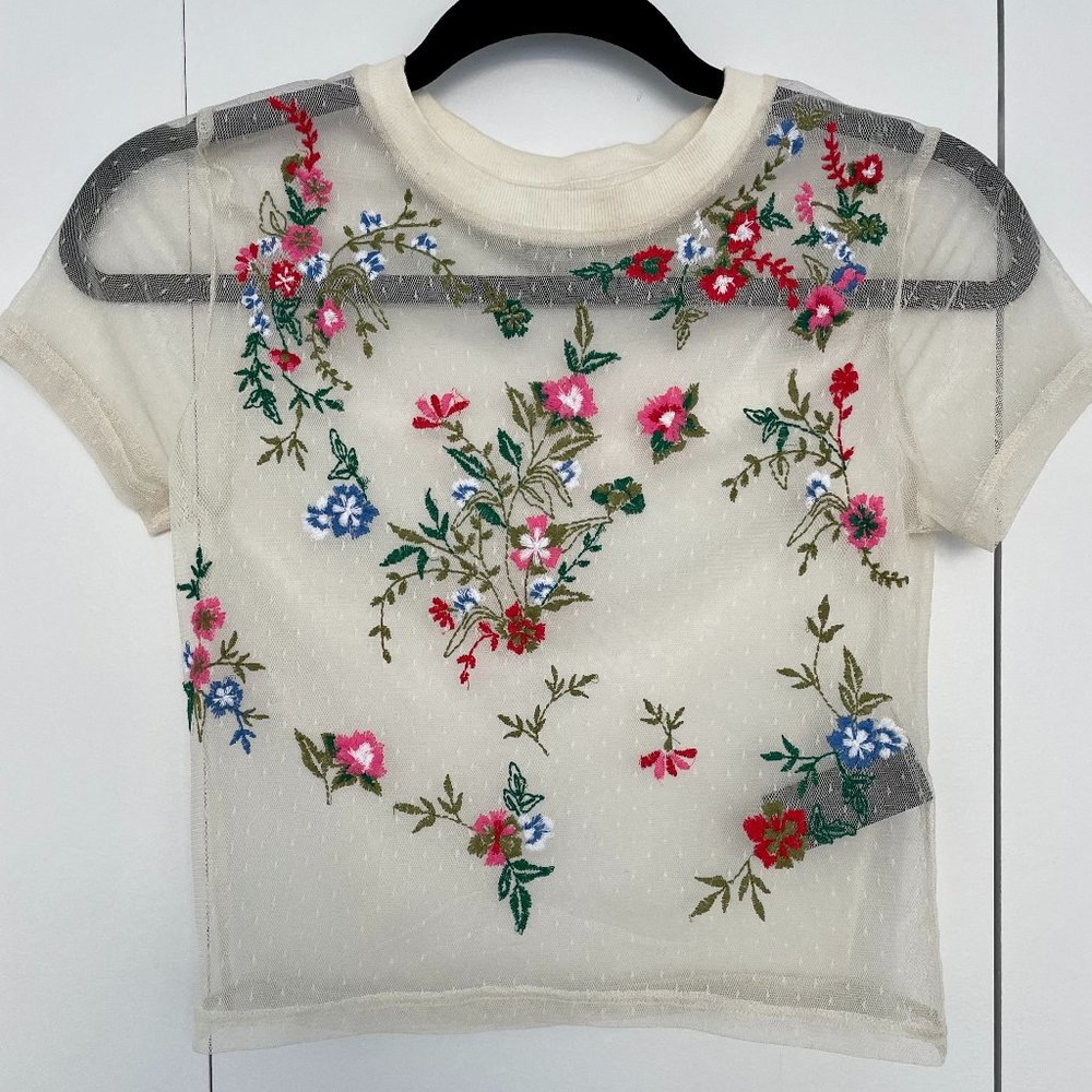 Urban Outfitter’s Women’s white embroidered crop top size XS